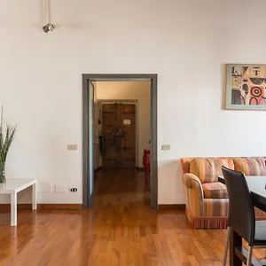 Apartment Via Del Teatro Pace, Rome