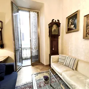 Apartment Traditional Style In The Center, Rome